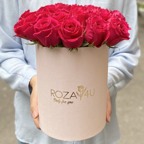 25 малиновых роз Такаци в коробке